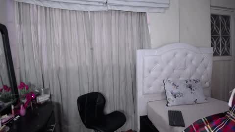 Snapshot of sara_martin_ chatting on March 19, 1:26 pm sara online show from March 19, 1:26 pm