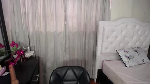 Snapshot of sara_martin_ chatting on March 20, 1:05 pm sara online show from March 20, 1:05 pm