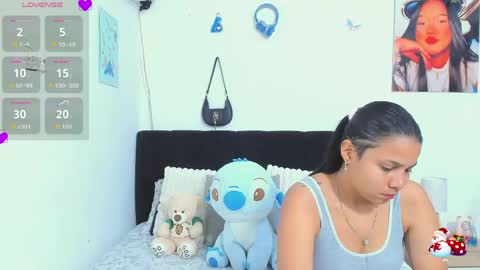 Snapshot of sara_mendez2_ chatting on April 28, 11:32 pm Sara Mendez online show from April 28, 11:32 pm