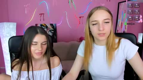 Snapshot of sara_muse1 chatting on April 1, 12:17 pm Sara online show from April 1, 12:17 pm