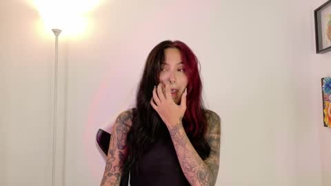 Snapshot of sara_queen9 chatting on April 7, 1:33 pm Sara online show from April 7, 1:33 pm