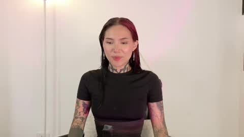 Snapshot of sara_queen9 chatting on April 9, 2:11 pm Sara online show from April 9, 2:11 pm