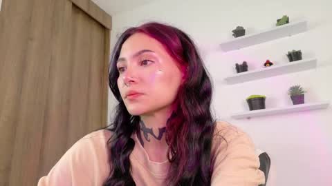 Snapshot of sara_queen9 chatting on April 30, 1:06 pm Sara online show from April 30, 1:06 pm