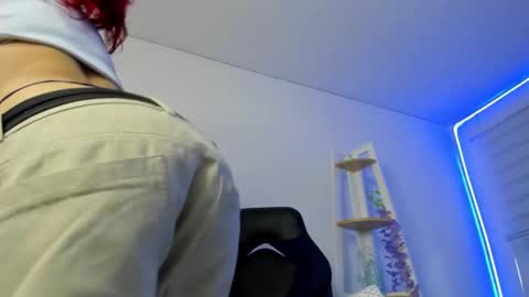 sara_red_x online show from March 27, 4:07 am