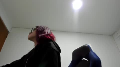 sara_red_x online show from March 30, 7:31 am