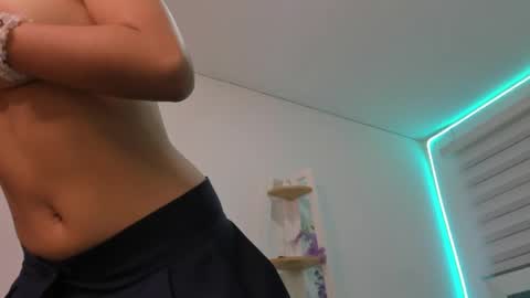 sara_red_x online show from May 16, 3:47 am