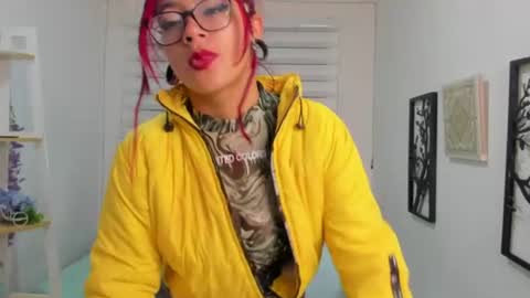 sara_red_x online show from June 28, 3:12 am