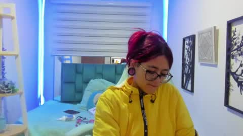 sara_red_x online show from July 3, 4:19 am