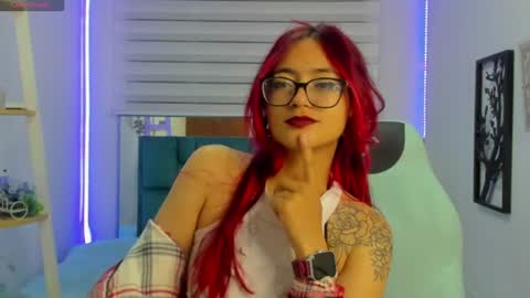 sara_red_x online show from July 7, 3:31 am