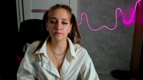 Sara online show from May 21, 1:40 pm