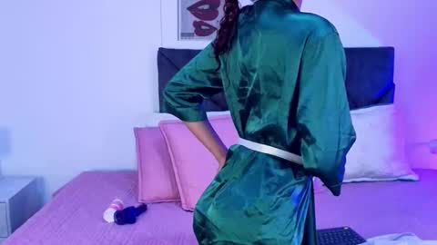 sara  online show from September 18, 2:08 pm