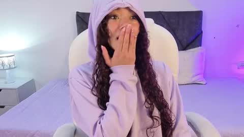 sara  online show from February 9, 2:21 pm