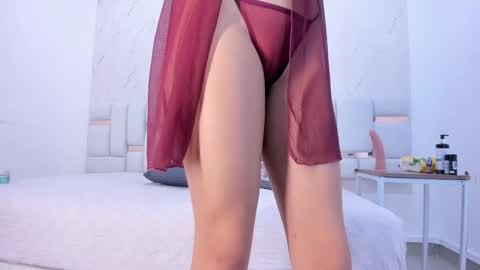 sara_sm1th_ online show from April 27, 12:03 pm