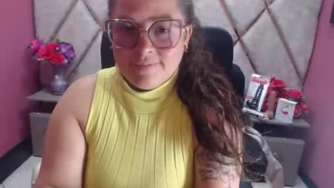 sara_thonson_ online show from March 7, 3:09 pm