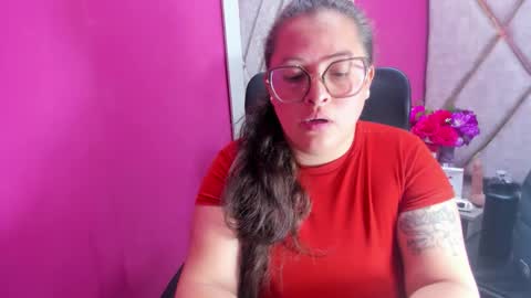 sara_thonson_ online show from March 25, 3:23 am