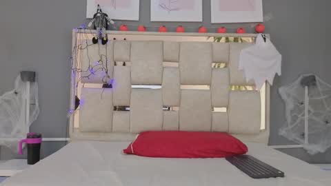 Snapshot of saraa_nix chatting on October 24, 3:14 am sara online show from October 24, 3:14 am