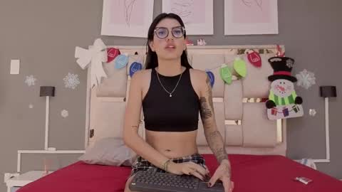 Snapshot of saraa_nix chatting on November 25, 3:06 am sara online show from November 25, 3:06 am