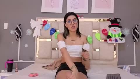 Snapshot of saraa_nix chatting on December 5, 3:15 am sara online show from December 5, 3:15 am