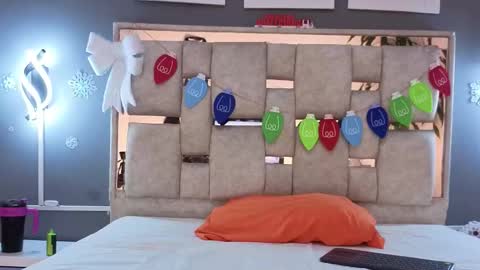 Snapshot of saraa_nix chatting on December 17, 3:01 am sara online show from December 17, 3:01 am