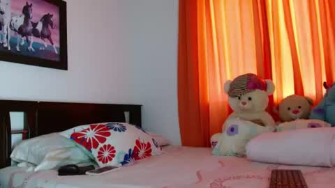Snapshot of saraa_ramirezz_ chatting on July 23, 7:01 pm sara online show from July 23, 7:01 pm