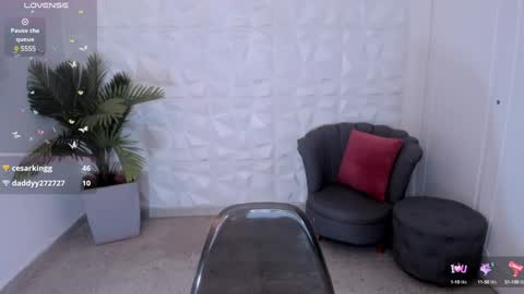 Snapshot of saraamills chatting on December 19, 2:23 am Sara online show from December 19, 2:23 am