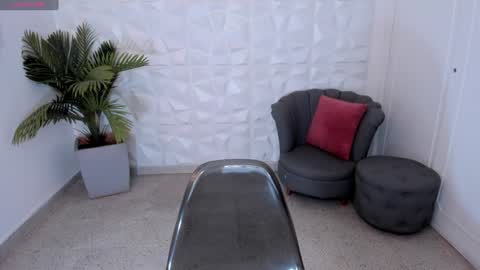 Snapshot of saraamills chatting on December 19, 7:29 pm Sara online show from December 19, 7:29 pm