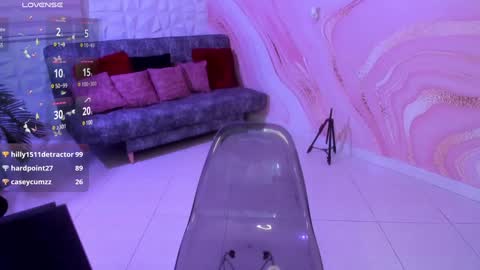 Snapshot of saraamills chatting on December 31, 1:26 am Sara online show from December 31, 1:26 am