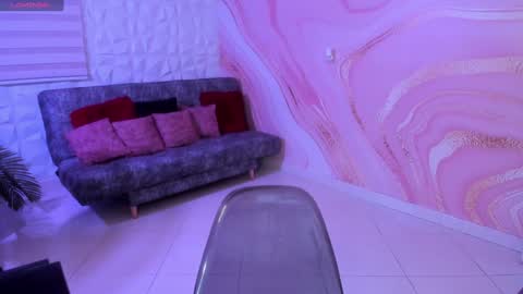 Snapshot of saraamills chatting on January 4, 6:40 pm Sara online show from January 4, 6:40 pm