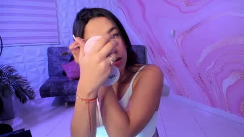 Snapshot of saraamills chatting on January 6, 12:02 pm Sara online show from January 6, 12:02 pm