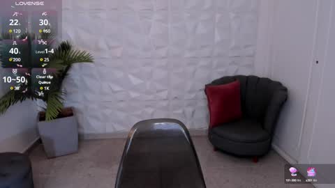 Snapshot of saraamills chatting on January 14, 7:11 pm Sara online show from January 14, 7:11 pm