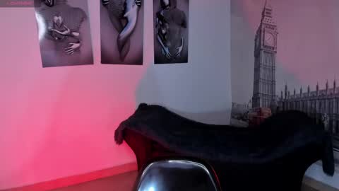 Snapshot of saraamills chatting on March 5, 7:38 pm Sara online show from March 5, 7:38 pm