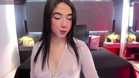 Snapshot of saraamills chatting on March 27, 3:45 am Sara online show from March 27, 3:45 am