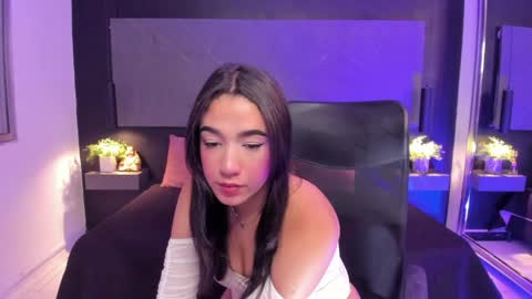 Snapshot of saraamills chatting on April 7, 3:29 am Sara online show from April 7, 3:29 am