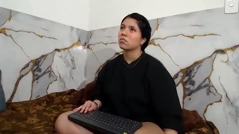 sara and thomas online show from April 1, 12:55 am