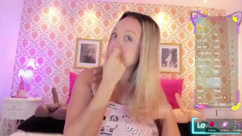 Snapshot of saraavila_ chatting on May 25, 10:10 am SaraAvila online show from May 25, 10:10 am