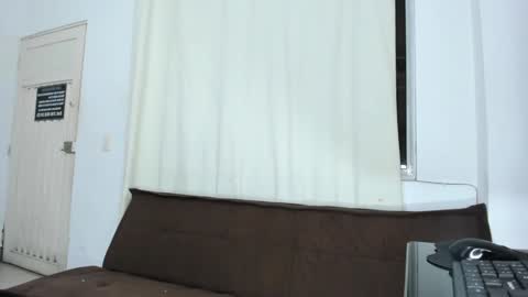 Snapshot of sarabella_hr chatting on December 6, 1:18 am Sarabella online show from December 6, 1:18 am