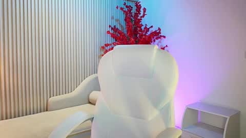 Sara Belmont online show from October 11, 12:15 pm