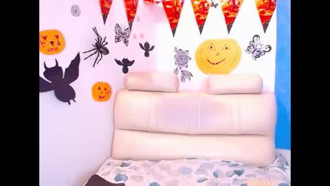 Sarah online show from October 12, 4:39 pm