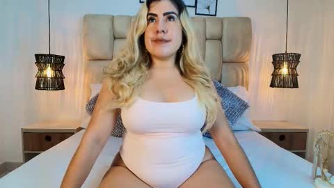 Snapshot of sarablonde_t chatting on March 20, 7:08 pm sarablonde_t online show from March 20, 7:08 pm