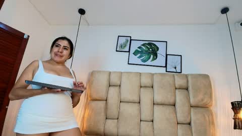 Snapshot of sarablonde_t chatting on April 3, 6:50 pm sarablonde_t online show from April 3, 6:50 pm