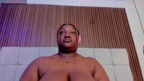 Snapshot of saraby_blandon chatting on February 18, 10:33 am online show from February 18, 10:33 am