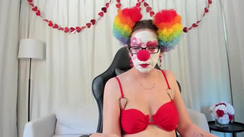 Snapshot of saradesirexo chatting on February 13, 2:35 pm Sara Desire online show from February 13, 2:35 pm