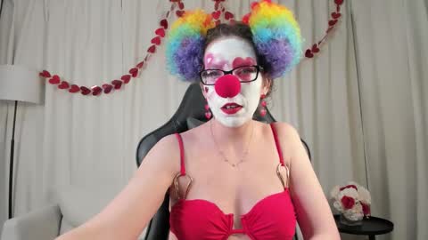 Snapshot of saradesirexo chatting on February 14, 2:41 am Sara Desire online show from February 14, 2:41 am