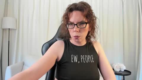 Snapshot of saradesirexo chatting on March 4, 4:24 pm Sara Desire online show from March 4, 4:24 pm