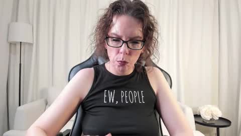 Snapshot of saradesirexo chatting on March 7, 3:47 am Sara Desire online show from March 7, 3:47 am