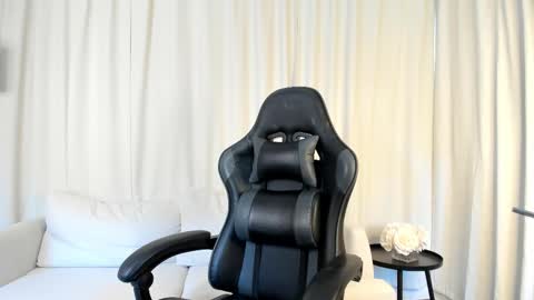 Snapshot of saradesirexo chatting on March 13, 12:23 pm Sara Desire online show from March 13, 12:23 pm