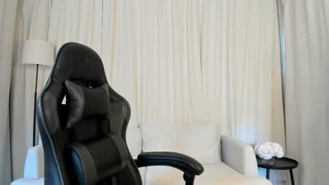 Snapshot of saradesirexo chatting on March 30, 11:44 am Sara Desire online show from March 30, 11:44 am