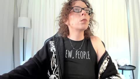 Snapshot of saradesirexo chatting on April 1, 12:17 pm Sara Desire online show from April 1, 12:17 pm