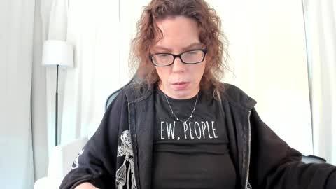 Snapshot of saradesirexo chatting on April 1, 2:14 pm Sara Desire online show from April 1, 2:14 pm