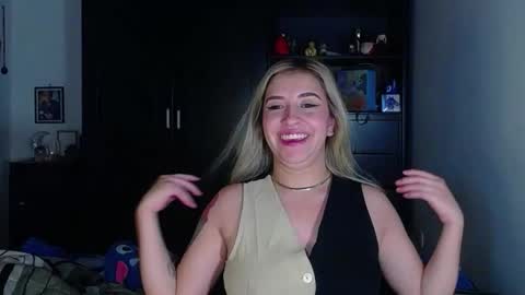 Snapshot of saradiazxxx chatting on March 9, 8:40 am saradiazxxx online show from March 9, 8:40 am